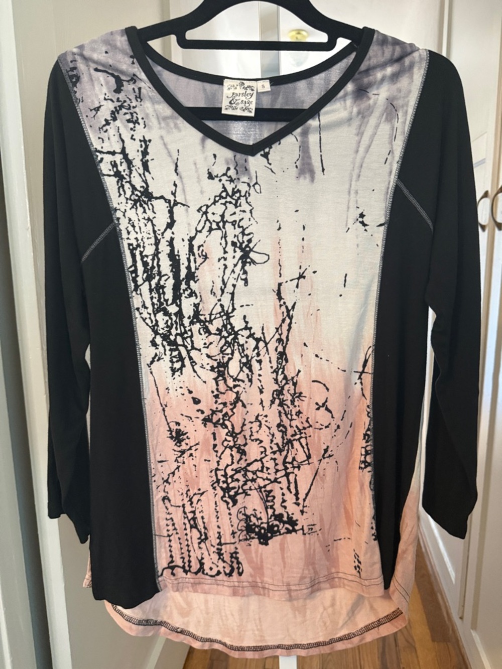 Parsley & Sage Black and Blush Abstract V-Neck Long Sleeve Top